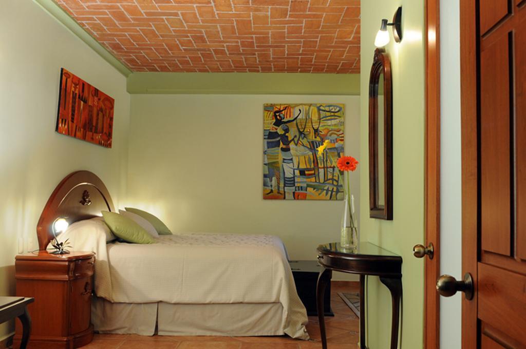 Marhialja Hotel Boutique Oaxaca Rum bild
